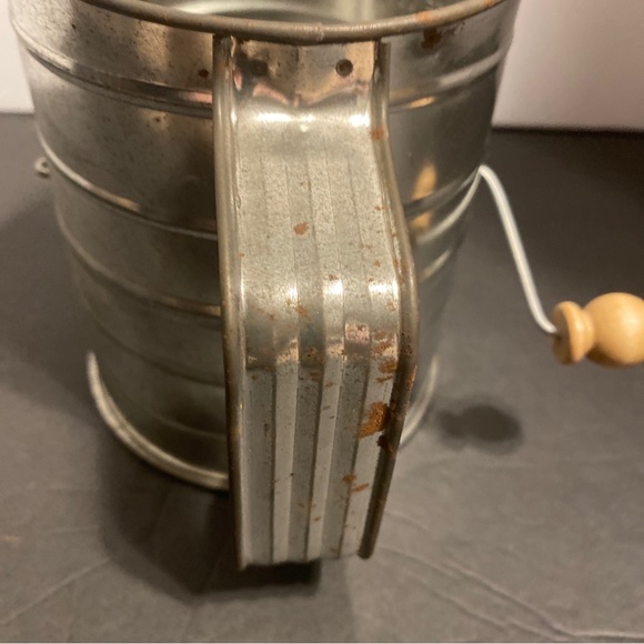 VTG stainless flour sifter 3 cup capacity unbranded wood handle kitchen decor - Picture 11 of 15